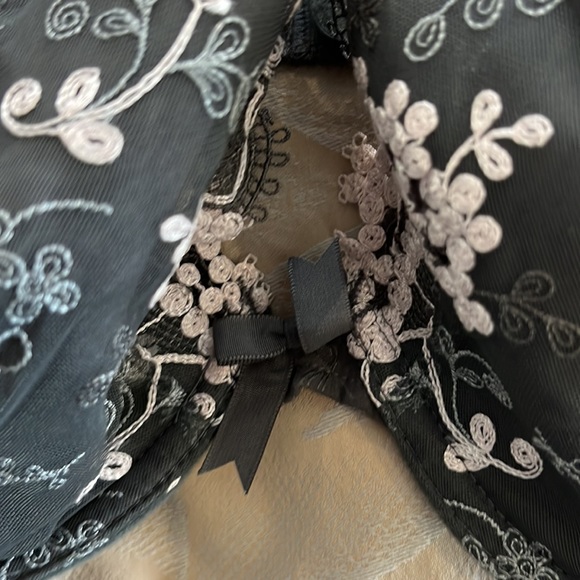 Sexy Simone Perele plunge bra. - Picture 4 of 6